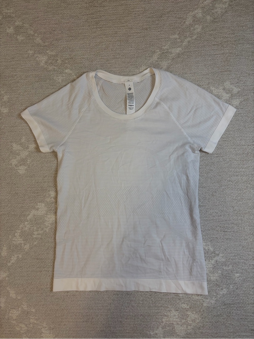 Lululemon white top, never worn ( very stretchy)